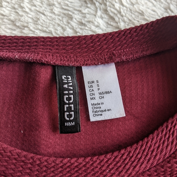 H&M Cropped Ruffle Too - Picture 2 of 3